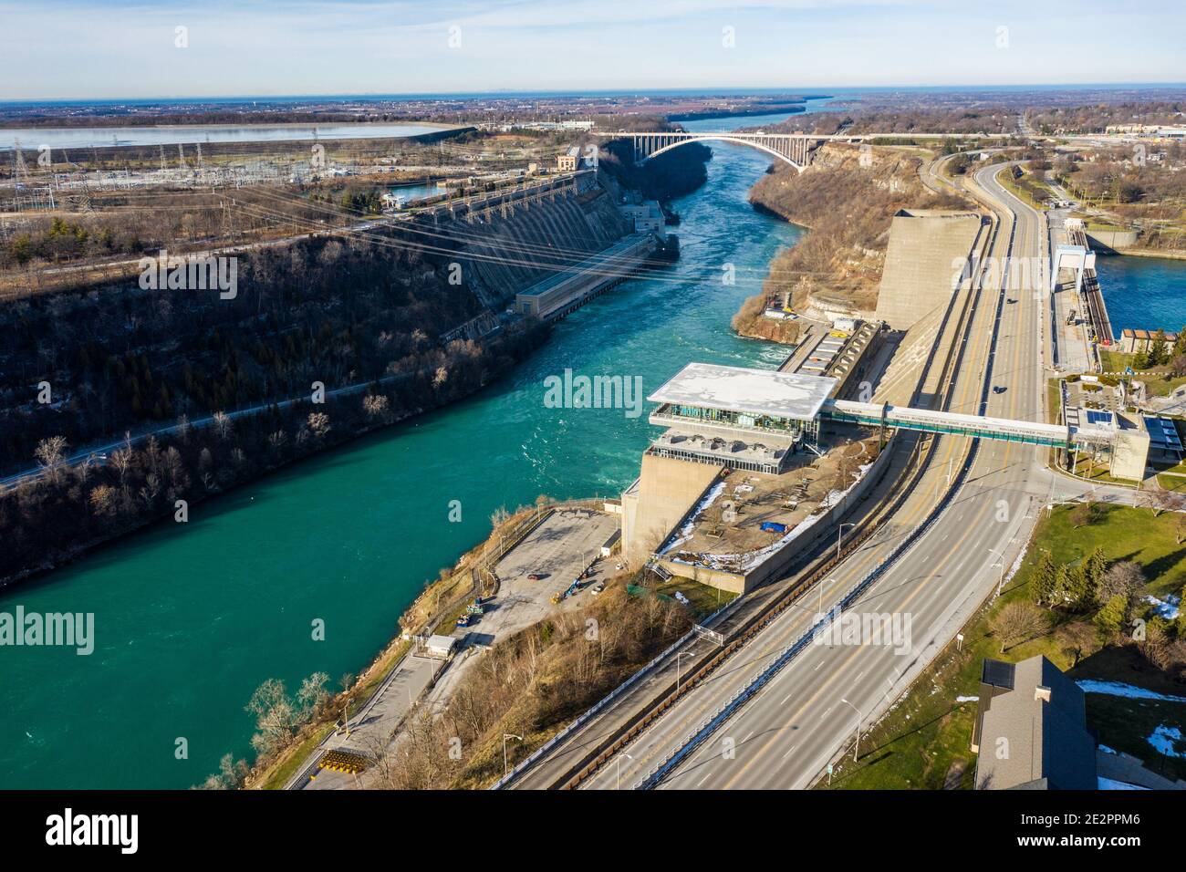 Robert Moses Niagara Power Plant, hydropower facility, Lewiston, NY, USA (right and Sir Adam Beck No 2 Generating Station, Candad (left) Stock Photo