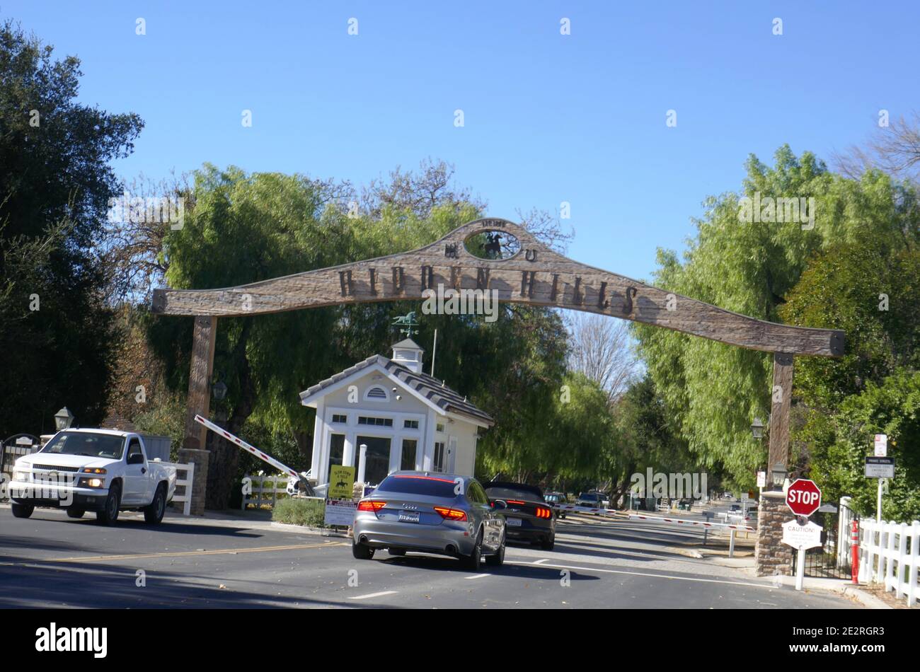 Hidden Hills, California, USA 14th January 2021 A general view of atmosphere of Entrance/Gate of Exclusive Hidden Hills Homes on January 14, 2021 where Kim Kardashian, Kris Jenner, Kylie Jenner, Kendall Jenner, Justin Bieber, Brittany Spears, Jessica Simpson, Miley Cyrus, Drake have homes in Hidden Hills, California, USA. Photo by Barry King/Alamy Stock Photo Stock Photo