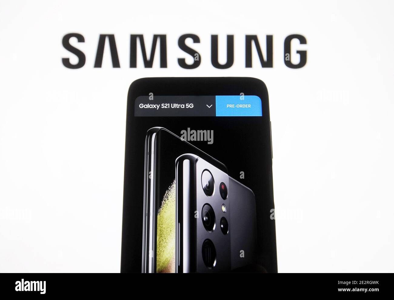 Samsung S21 Ultra Hi Res Stock Photography And Images Alamy
