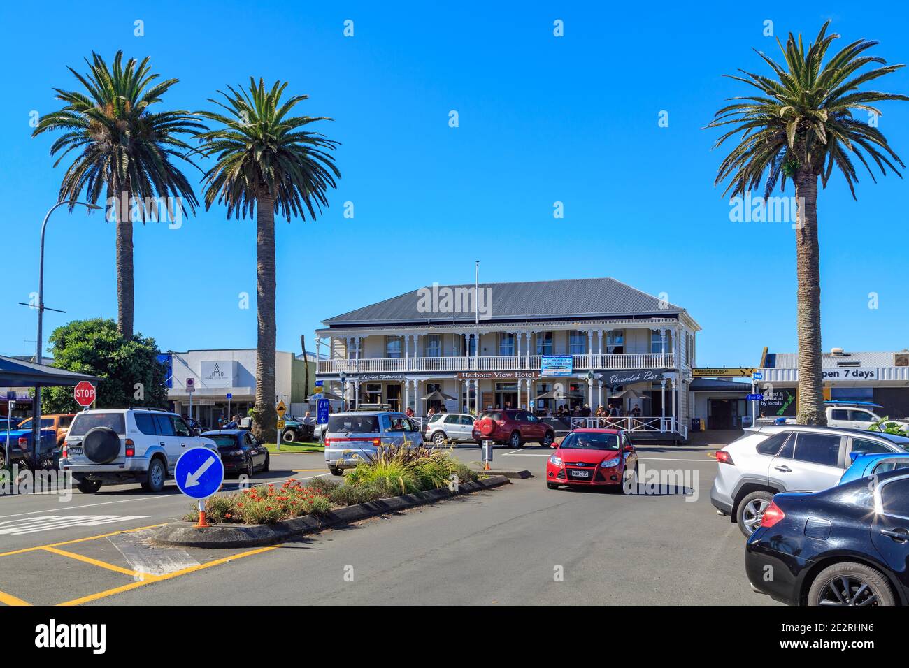 The historic Harbour View Hotel in Raglan, New Zealand, a wooden building opened in 1905 Stock Photo