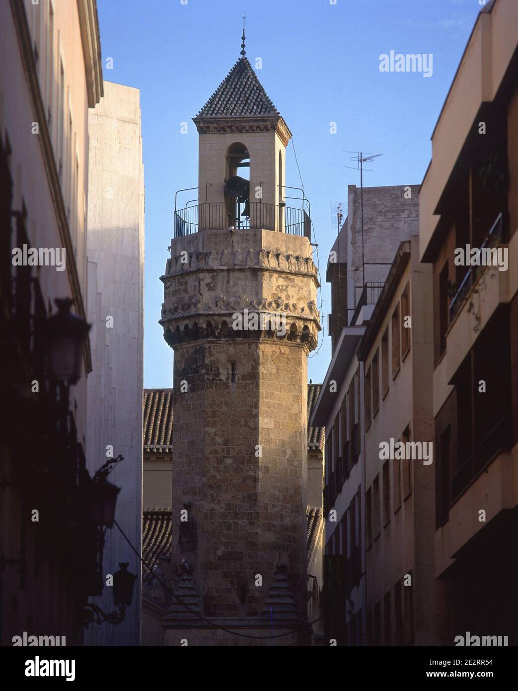 TORRE DE LA IGLESIA- ANTIGUO ALMINAR- S XIII-XV - CAMPANIL DEL S XVIII. Location: ST. NICHOLAS CHURCH. CORDOBA. SPAIN. Stock Photo
