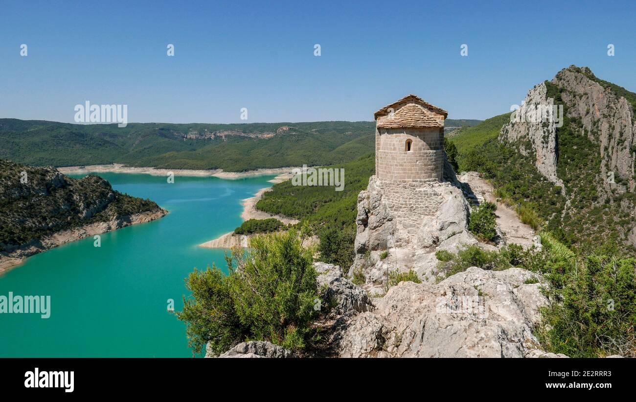 Spain, Catalonia: Province of Lleida. Built in the XIth century, the Hermitage of Mare de Deu de la Pertusa, chapel of the former Castle of Sant Llore Stock Photo