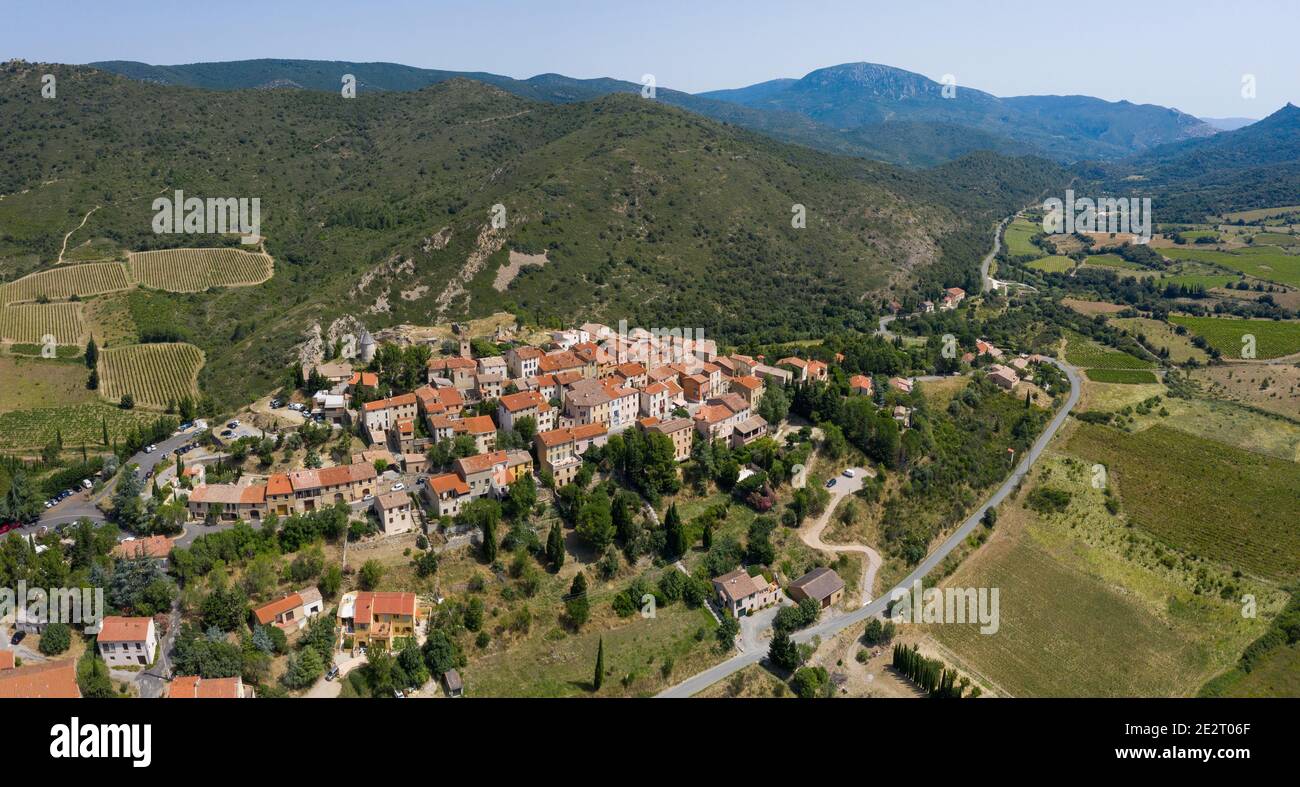Cucugnan (south of France): aerial view of the village and the Corbieres Massif Stock Photo