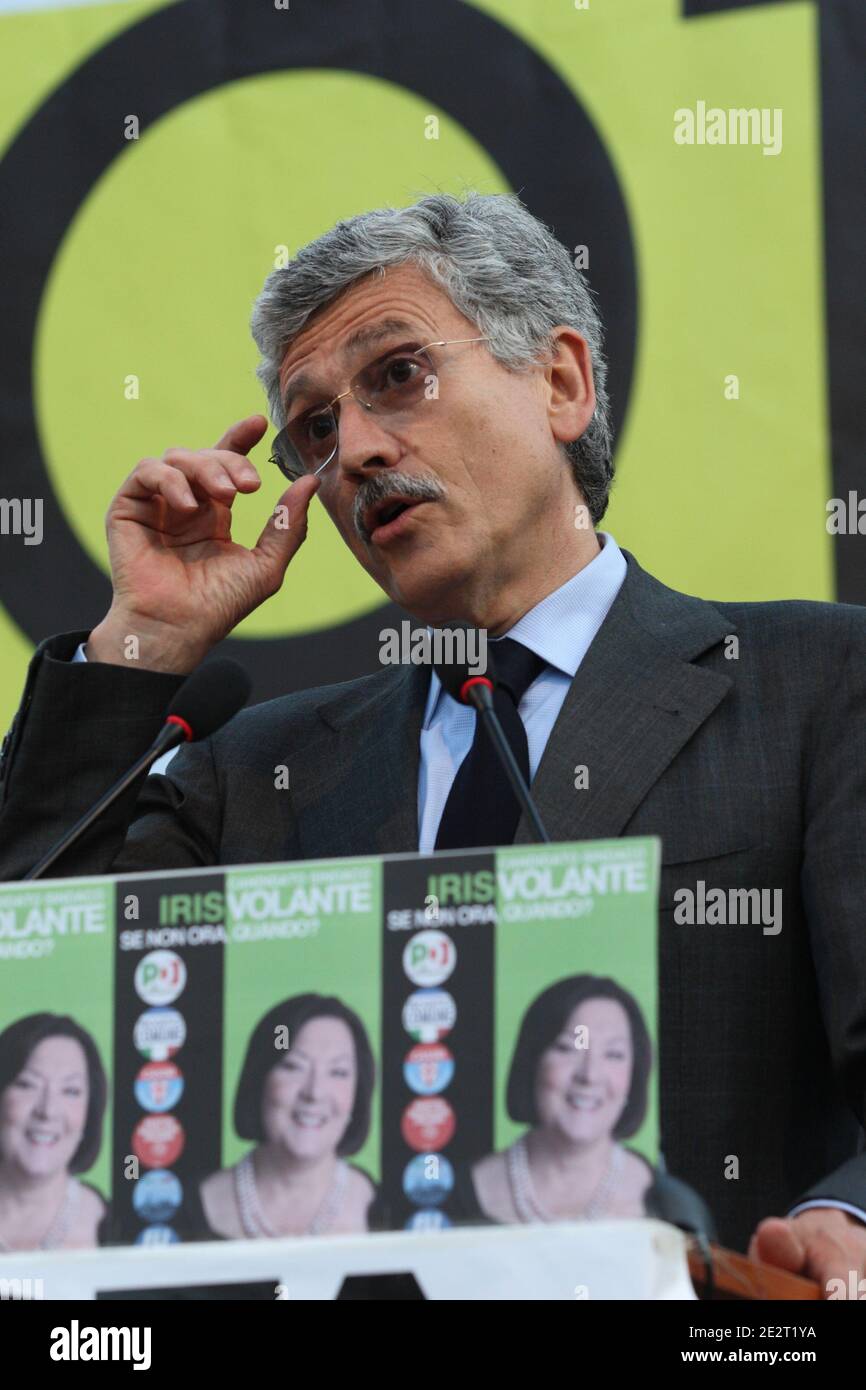 Massimo D'Alema in Cassino on 10/5/2011 to support the candidate mayor Volante Stock Photo