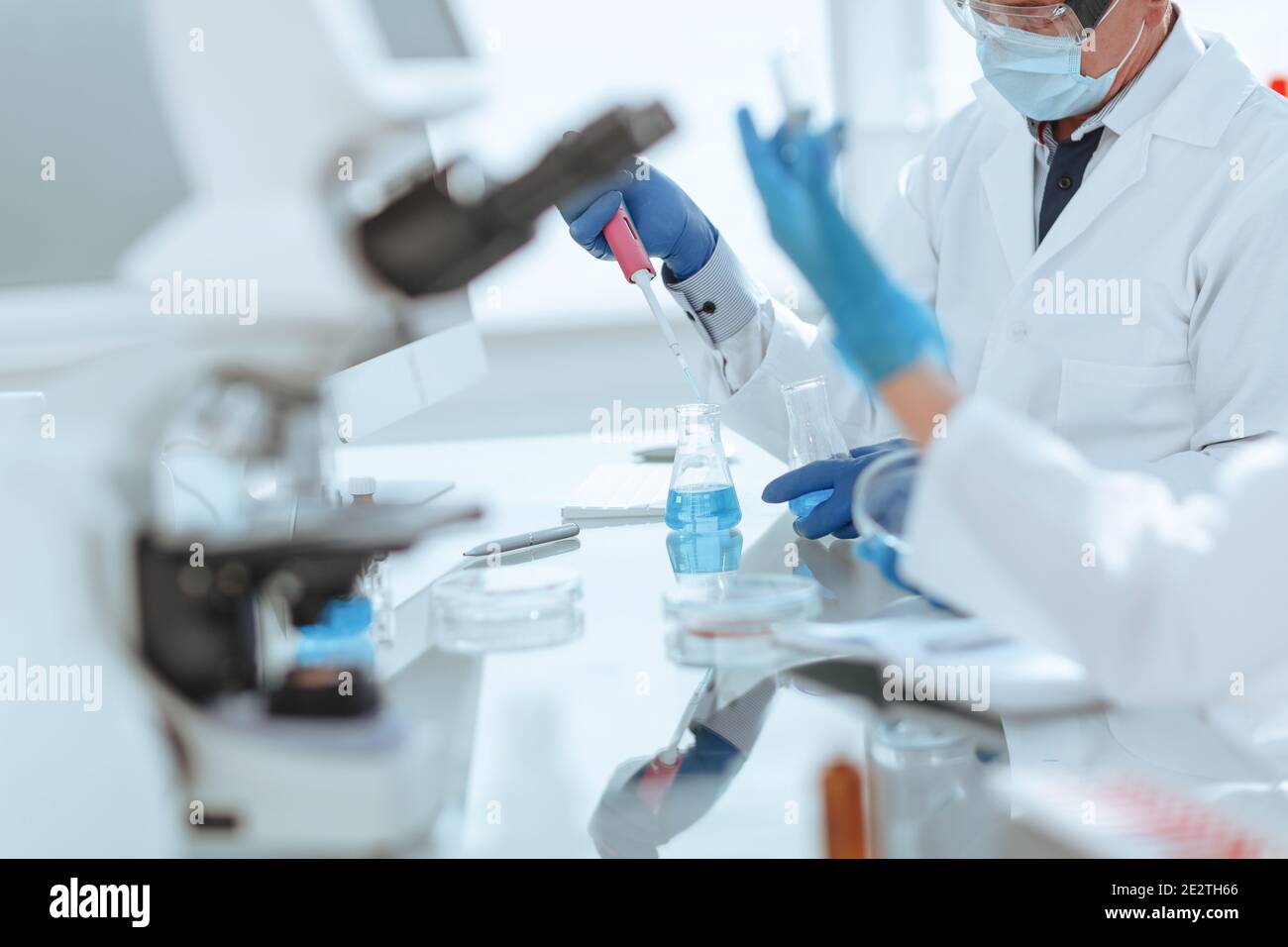 close up. scientists examining liquid samples in the lab. Stock Photo