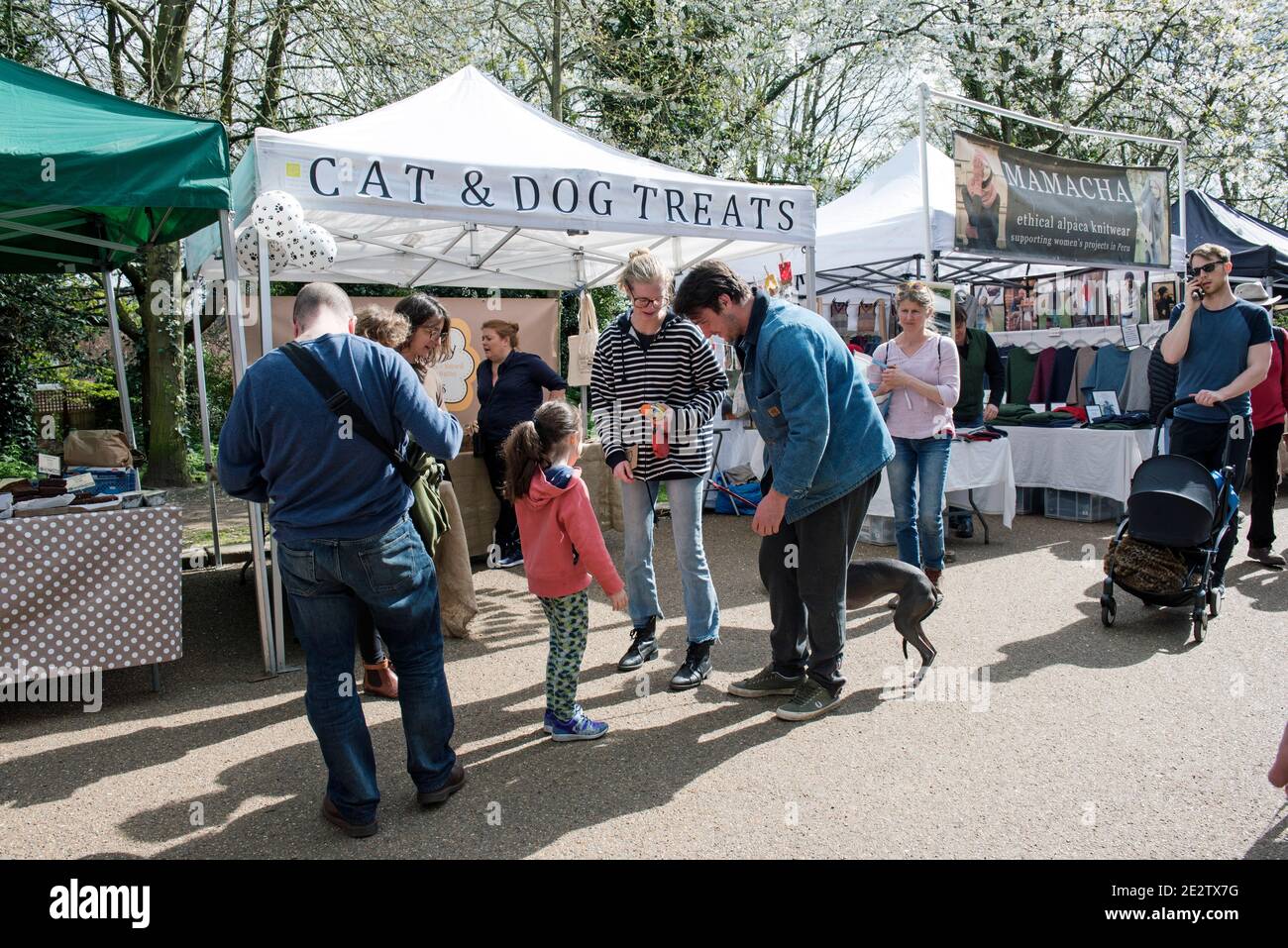 People stall stalls hi-res stock photography and images - Alamy