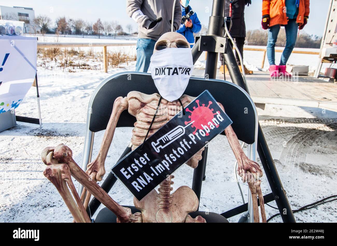 Fuerstenfeldbruck, Bavaria, Germany. 15th Jan, 2021. The so-called Corona rebels in Bavaria use a skeleton with the words ''Diktatur'' (dictatorship) and ''first test subject'' to mock the mRNA vaccine. Organized by the Querdenken/Corona Rebel participating 'Polizeifuer Aufklaerung'' group (Police for Education), a demonstration was held at theoffices of the Fuerstenfeldbruck Criminal Police Unit (Kriminalpolizei, KriPo).Â The FFB KriPo raided the offices of prominenthomeopath doctor Rolf Kron in Kaufering who is alleged to have been producingfake medical certificates for Coronaanti-mas Stock Photo