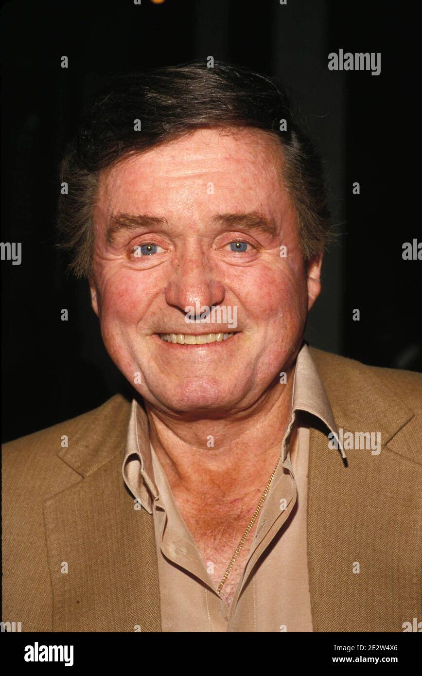 Mike Douglas 1986 Credit: Ralph Dominguez/MediaPunch Stock Photo - Alamy