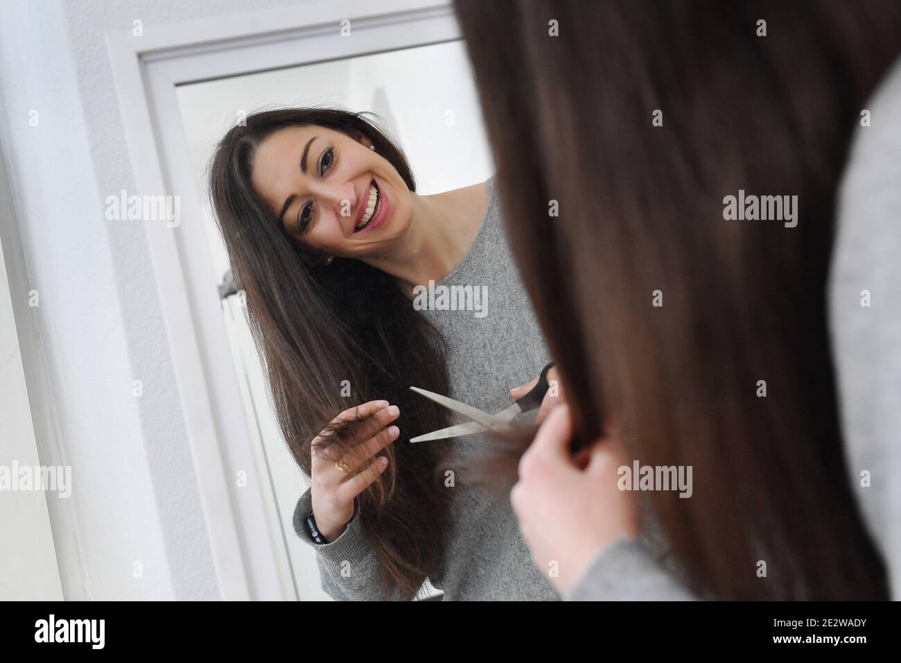 Woman cutting hair in front of a mirror hi-res stock photography and images  - Alamy