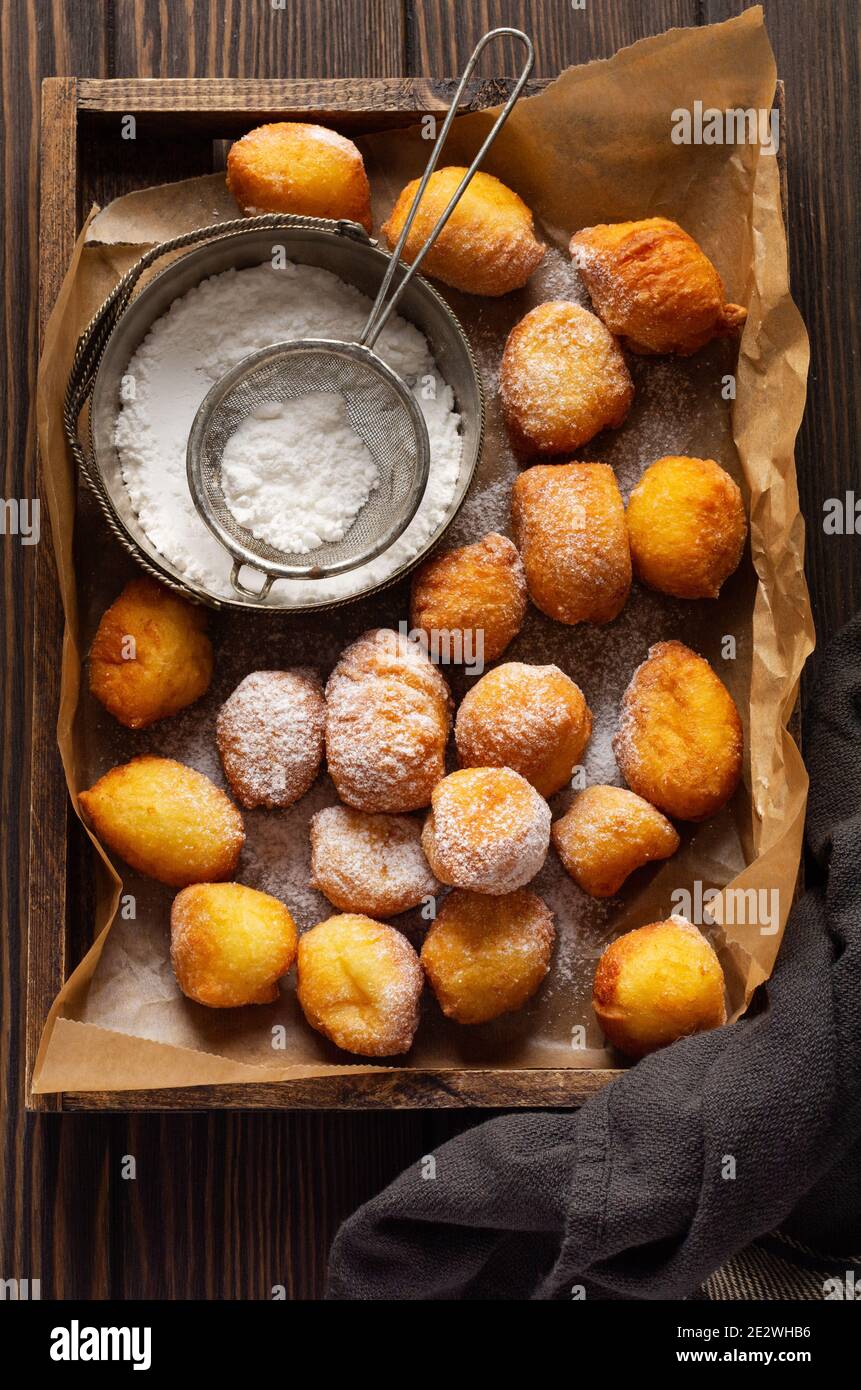 Deep fat fry home donut hires stock photography and images Alamy