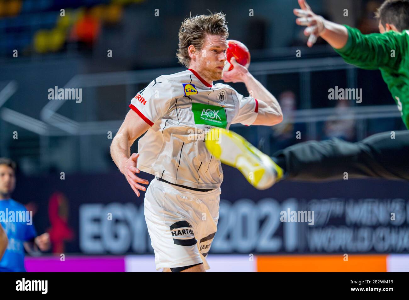 Madinat Sittah Uktubar, Egypt. 15th Jan, 2021. Handball: World Cup, Germany  - Uruguay, Preliminary Round, Group A, Matchday 1: Uruguay goalkeeper  Felipe Alfonso Gonzalez Alloza celebrates. Credit: Sascha Klahn/dpa/Alamy  Live News Stock