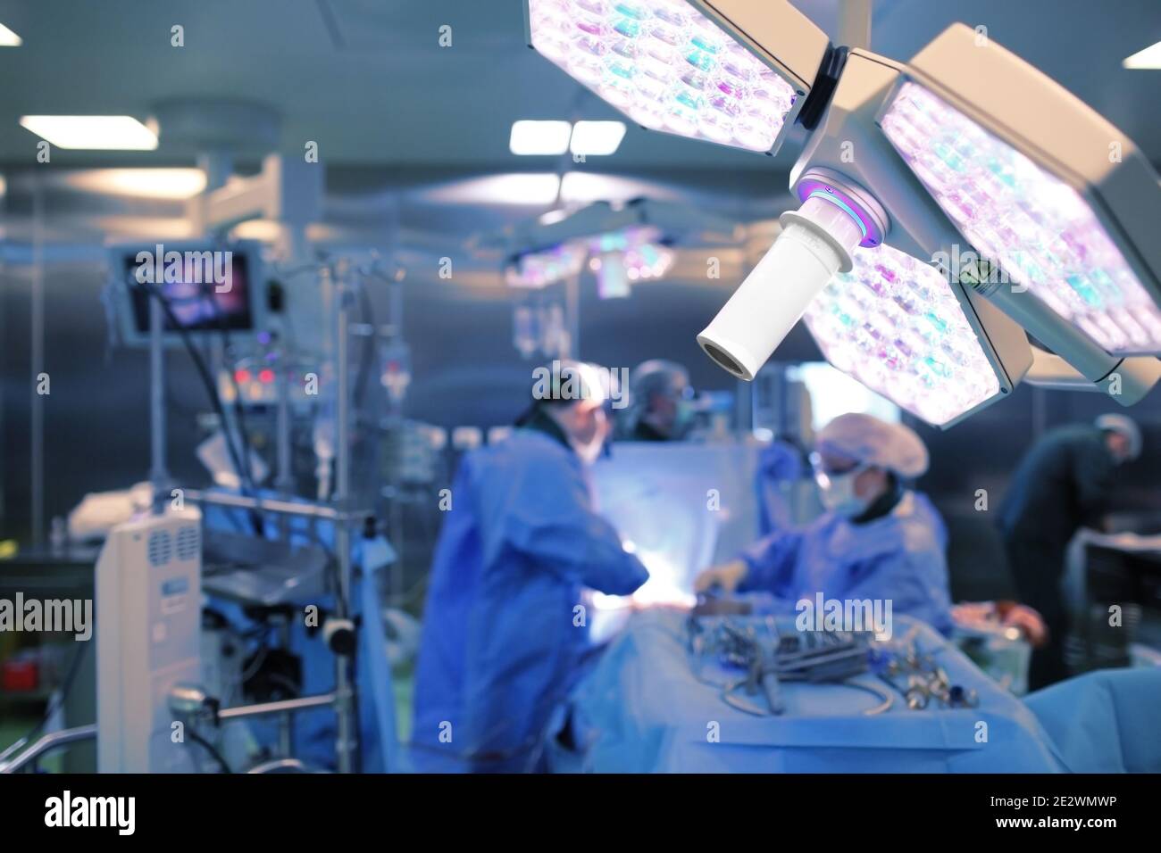 Operating surgeons in the modern surgery room Stock Photo Alamy