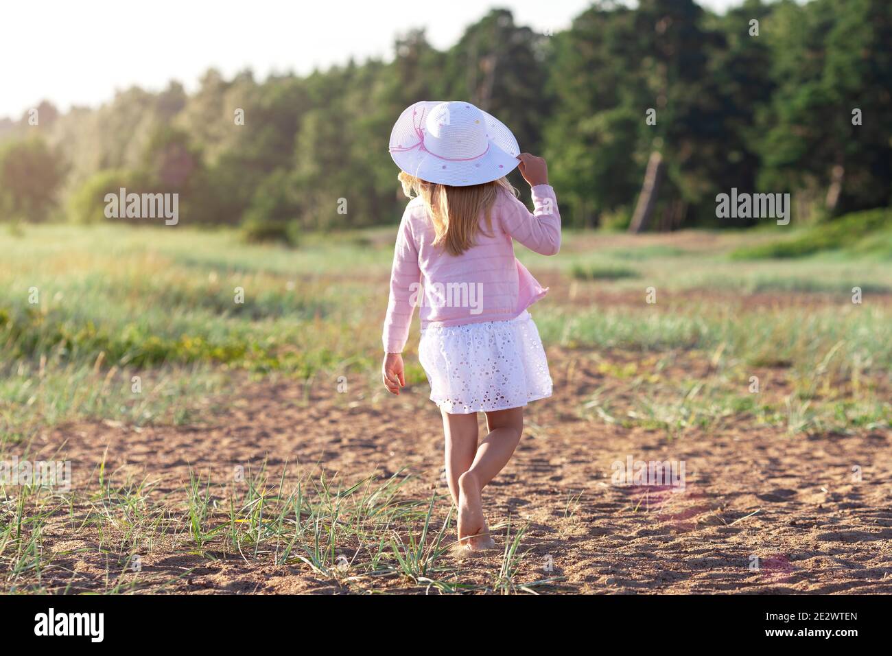 Hat backwards hires stock photography and images Alamy