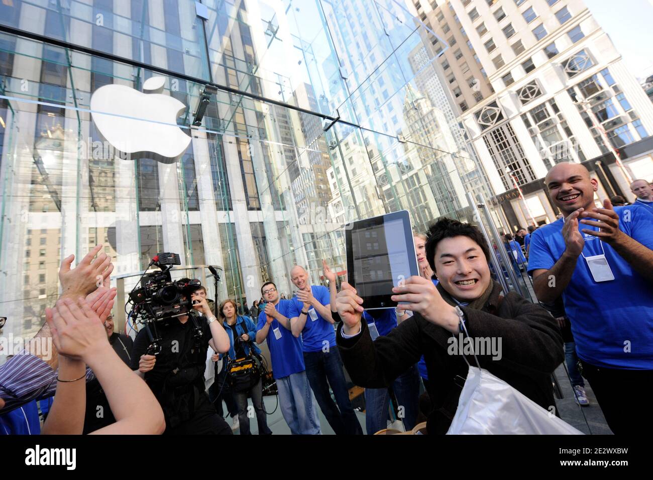 Apple - NY Revisit New York City's iconic Apple Stores as they appeared