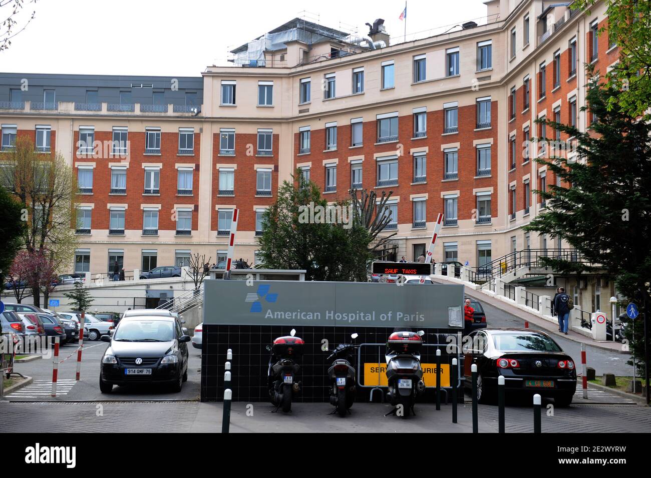 American Hospital In Neuilly High Resolution Stock Photography And Images Alamy
