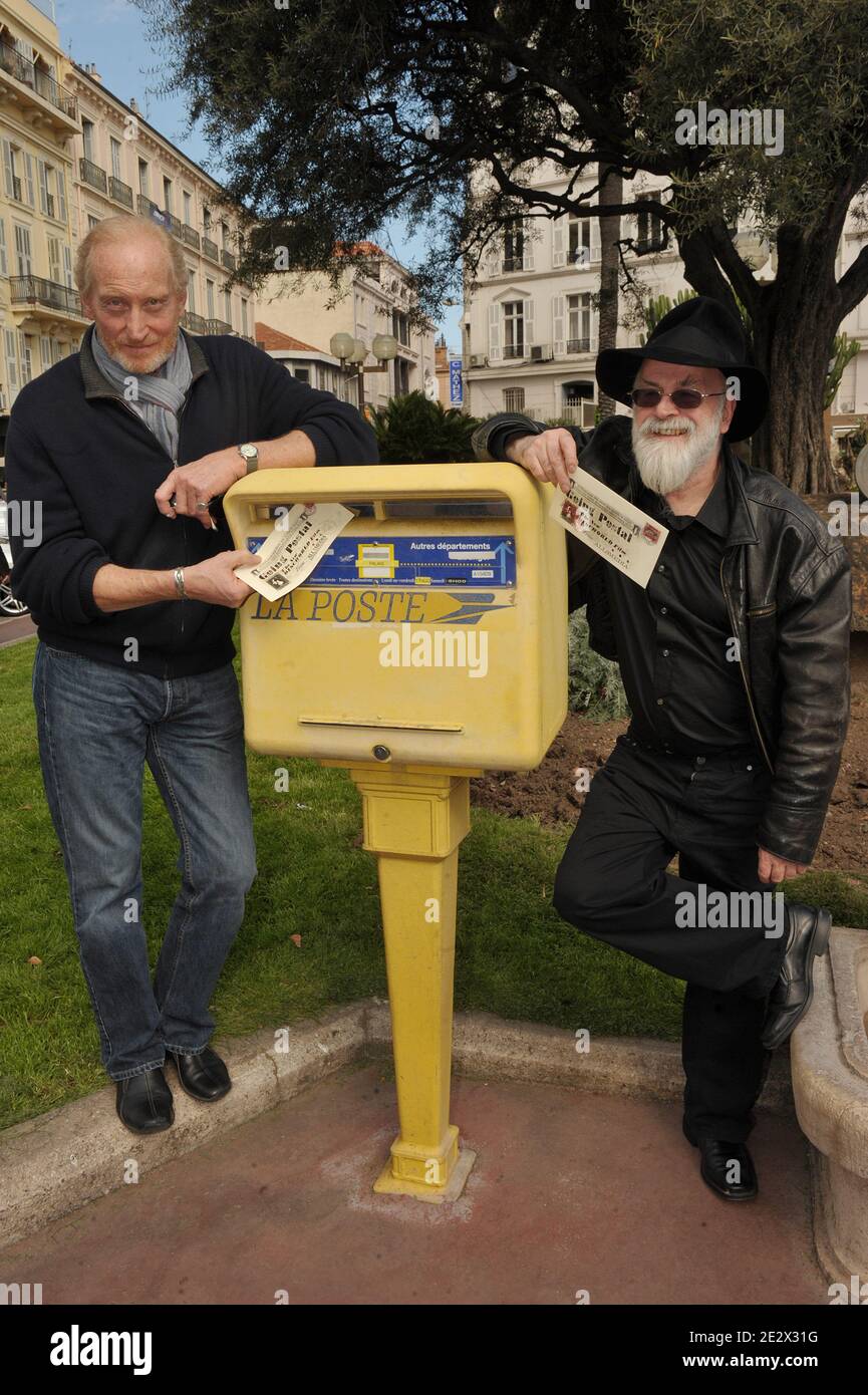 Terry Pratchett with daughter Rhianna Pratchett at home Stock Photo - Alamy