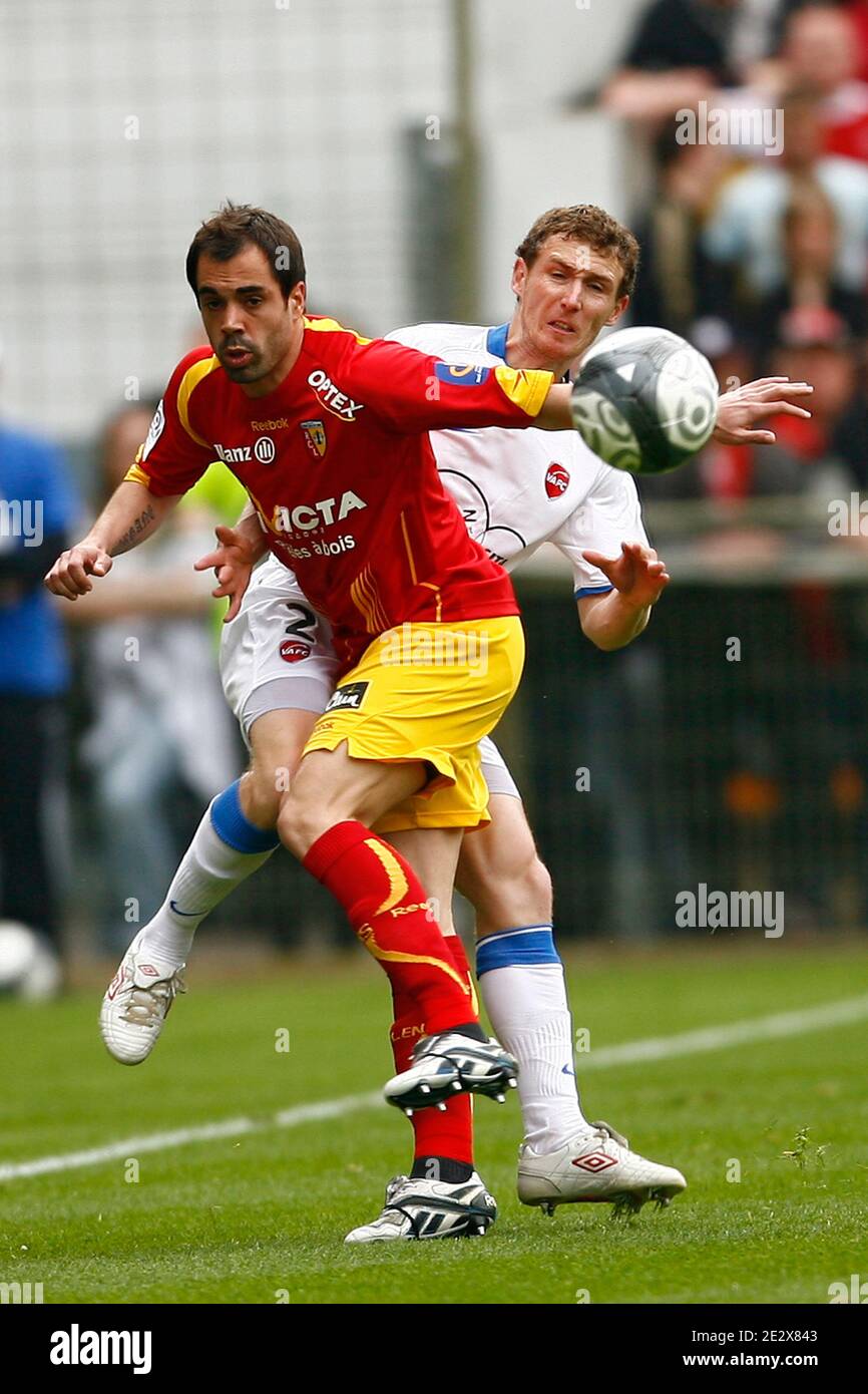 Lens' Marco Ramos fights for the ball with Valenciennes' David Ducourtioux  during the french first league football match RC Lens (RCL) vs Valenciennes  FC (VAFC) in felix Bollaert Stadium in Lens, north