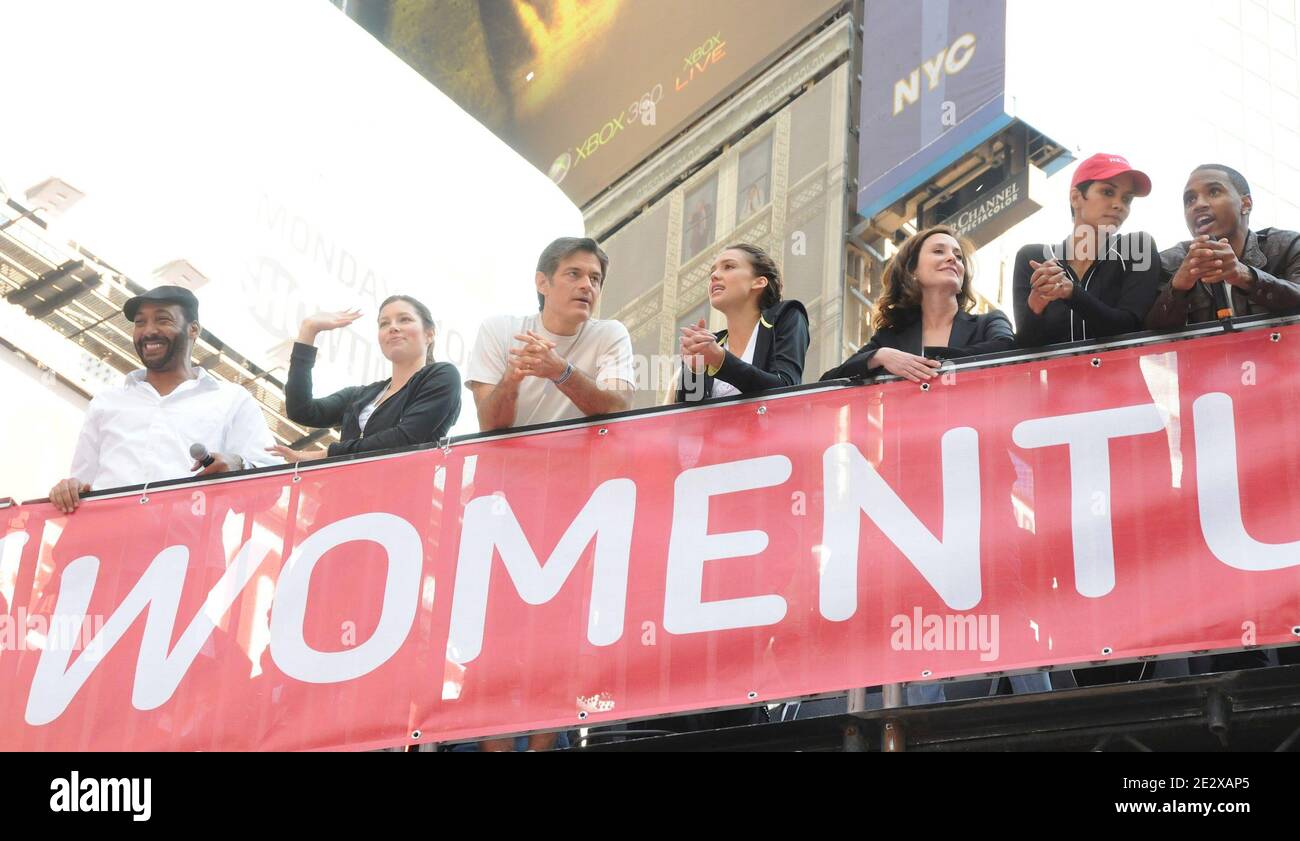 L-R: Jesse L Martin, Jessica Biel, Dr. Oz, Jessica Alba, Lilly Tartikoff, Halle Berry, Trey Songz attends the 13th Annual EIF Revlon Run/Walk For Women, held in Times Square in New York City, NY, USA, on May 1, 2010. Photo by Graylock/ABACAPRESS.COM (Pictured: Jesse L Martin, Jessica Biel, Dr. Oz, Jessica Alba, Lilly Tartikoff, Halle Berry, Trey Songz) Stock Photo