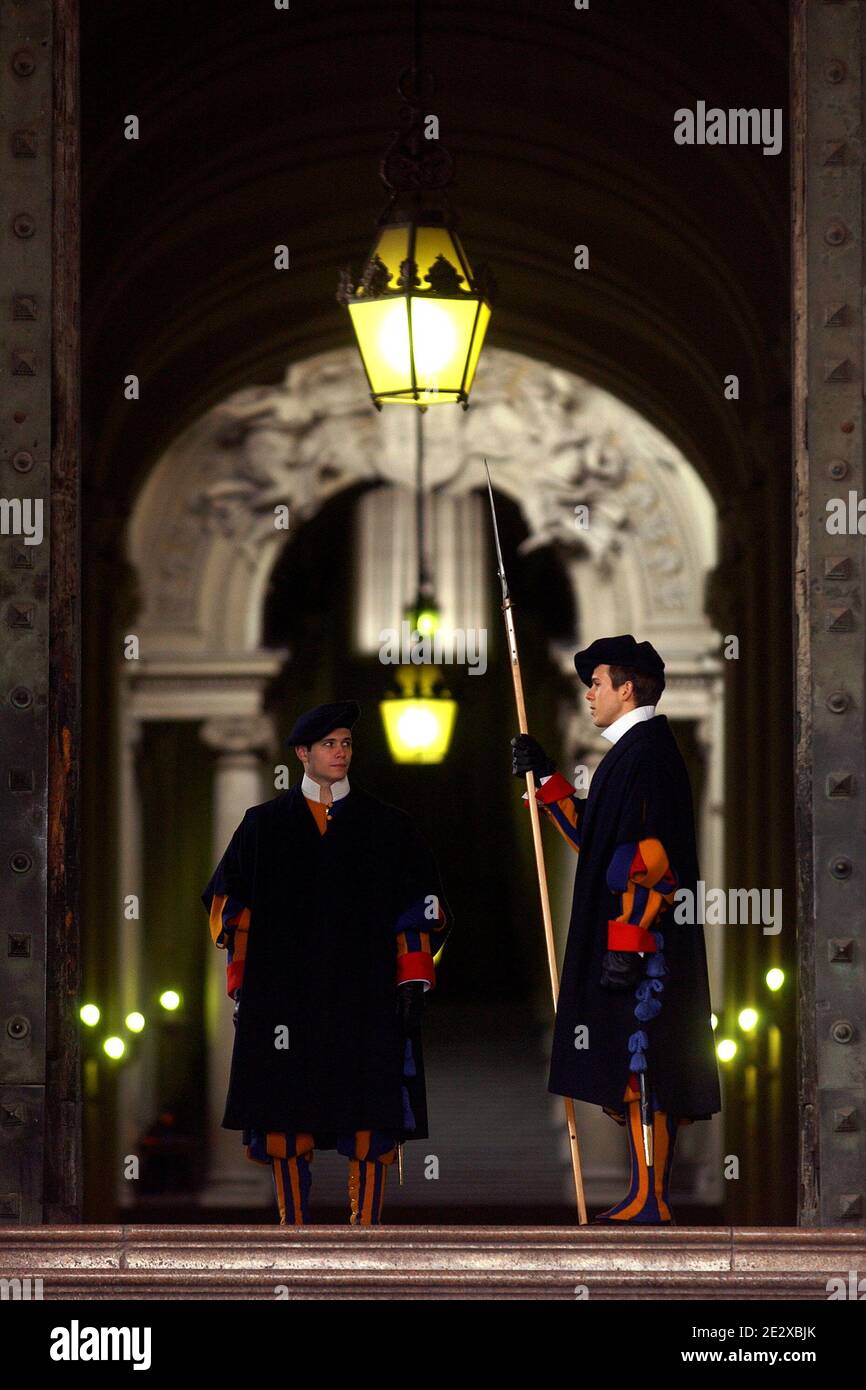 A visit at the heart of the Vatican, the world's smallest state. Swiss guards at the Bronze Door, the main access to the apostolic palace in Vatican City on February 28, 2005. Photo by Eric Vandeville/ABACAPRESS.COM Stock Photo