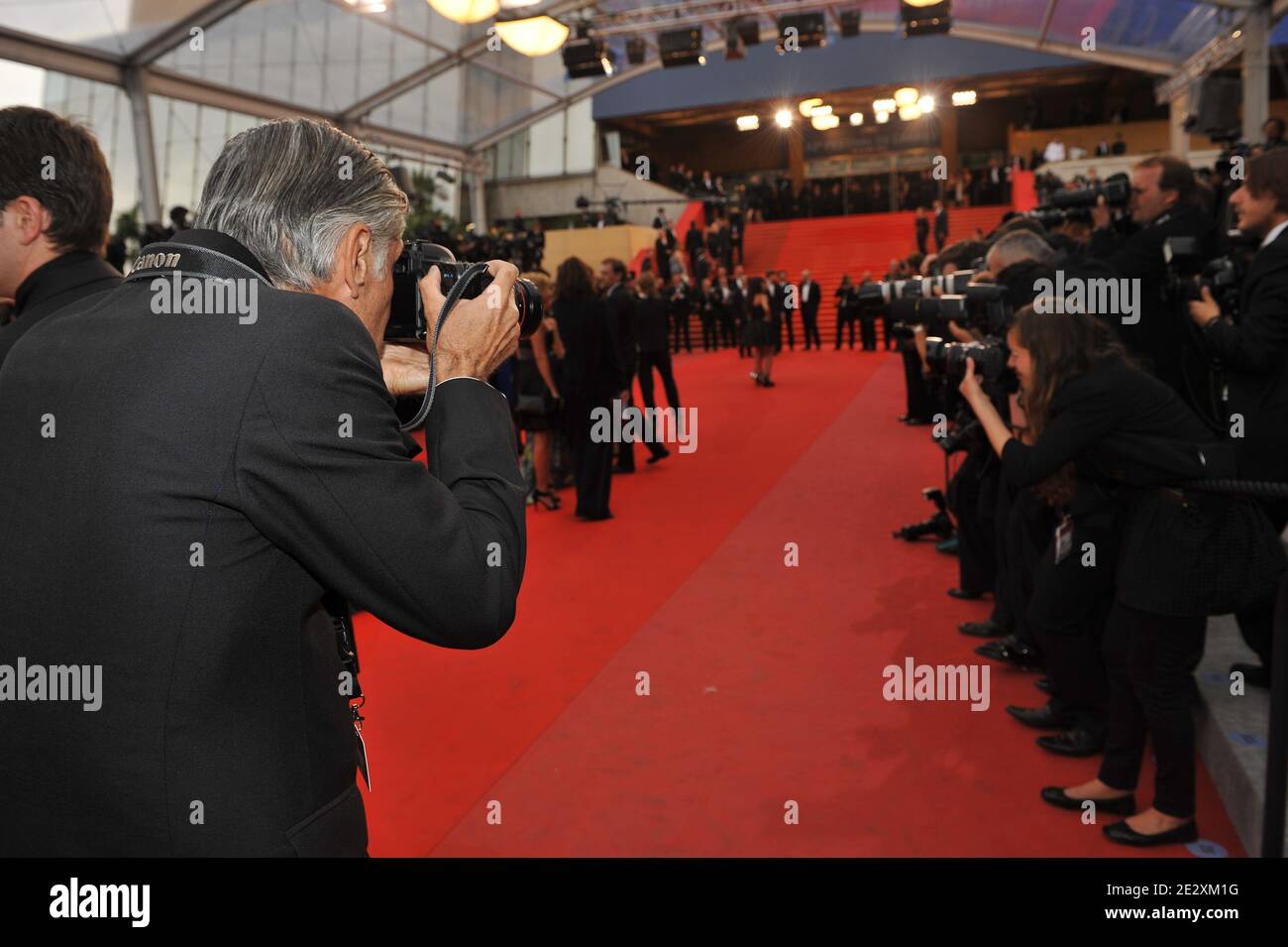 Photographer James Nachtwey at work prior to the screening of Tavernier's film 'The Princess Of Montpensier' presented in competition during the 63rd Cannes Film Festival in Cannes, southern France on May 16, 2010. Photo by Hahn-Nebinger-Orban/ABACAPRESS.COM Stock Photo