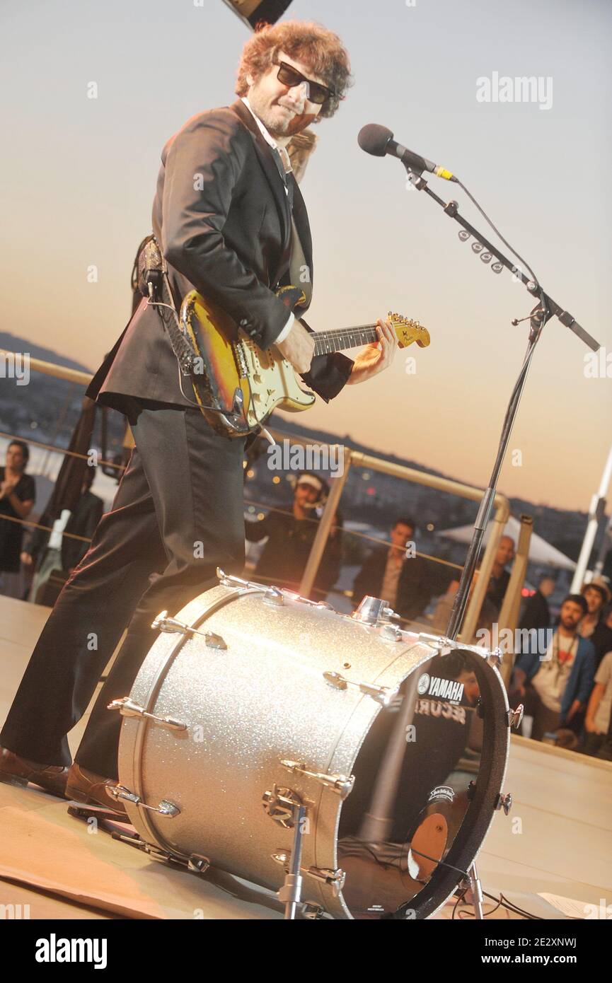 Mathieu Chedid performs live during the broadcasting of 'Le Grand ...