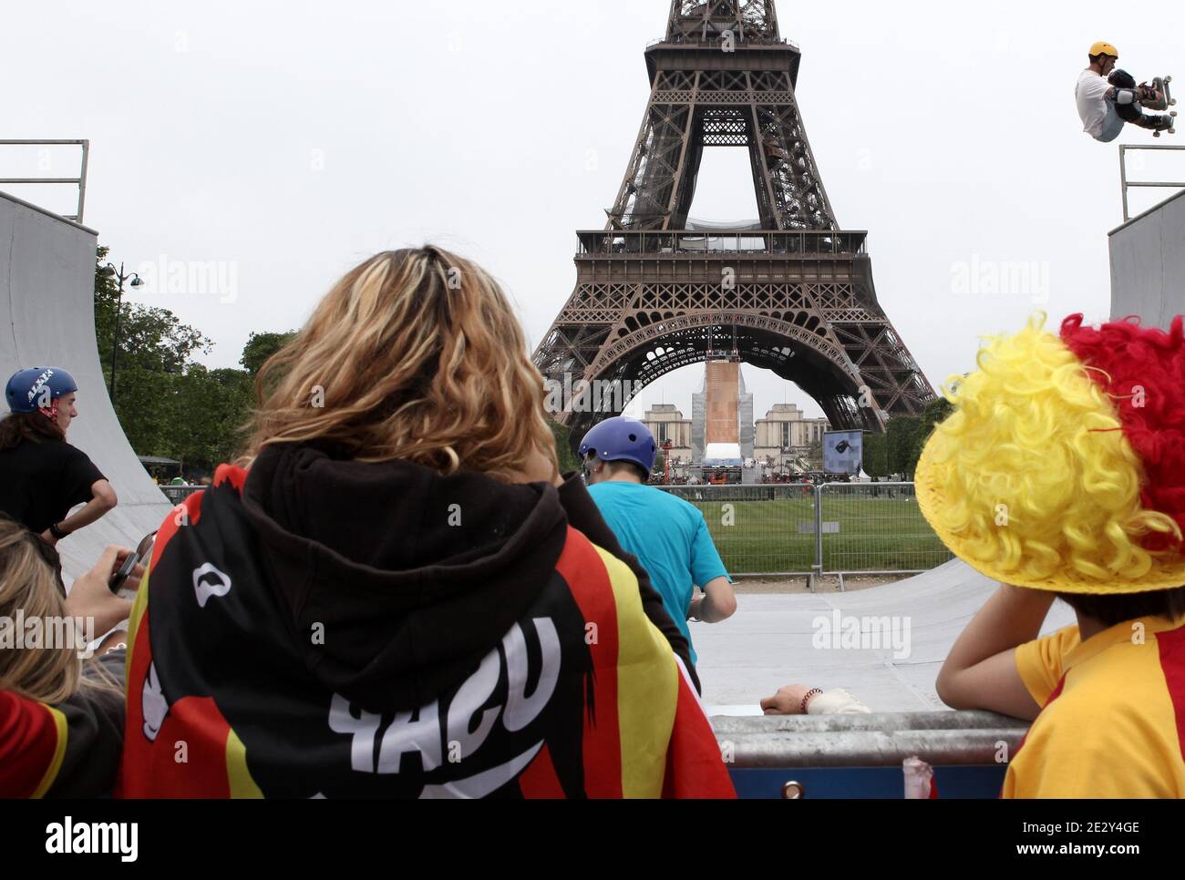 Atmosphere during the jump of French world roller champion Taig Khris under  the 'Tour Eiffel', in Paris, France, on May 29, 2010. Photo by Stephane  Lemouton/ABACAPRESS.COM Stock Photo - Alamy