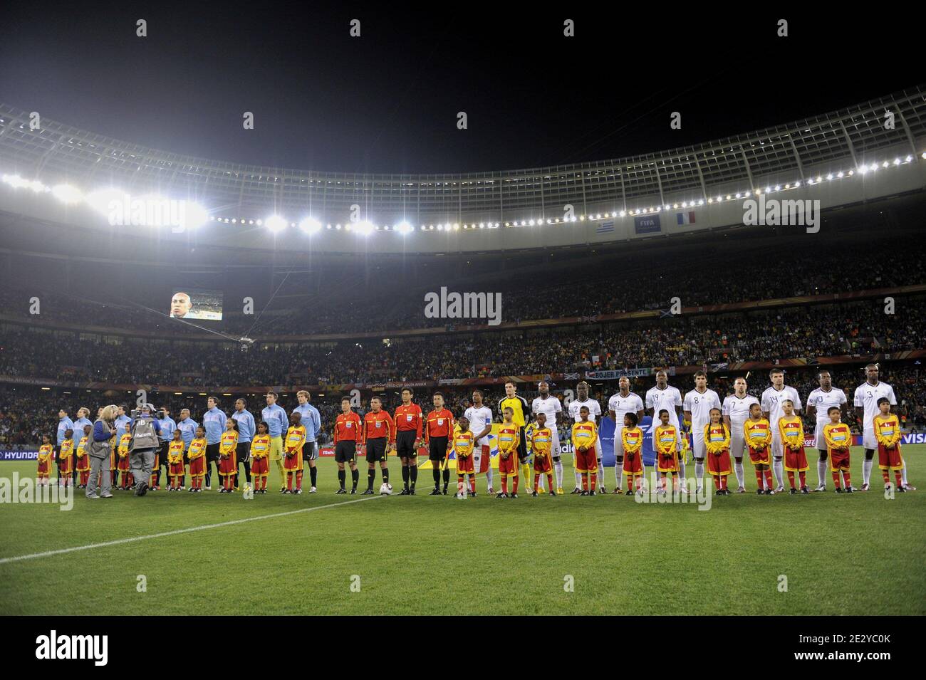 France national football team players and Uruguay national football team players on the pitch before the FIFA World Cup soccer match, France (France national football team) vs Uruguay in Capetown, South Africa, on June 11, 2010. The match ended in a 0-0 draw. Photo by Christophe Guibbaud/Cameleon/ABACAPRESS.COM Stock Photo