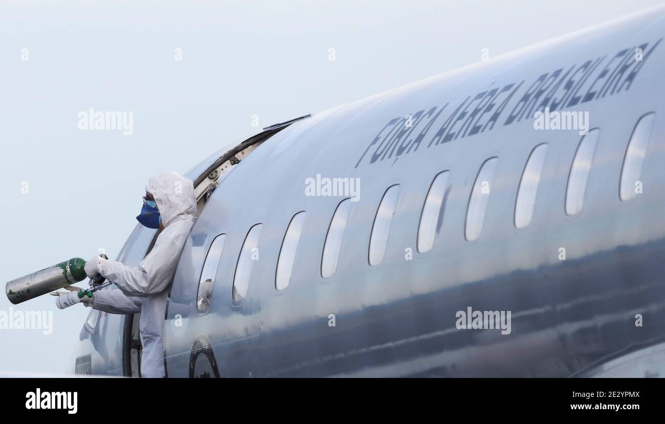 Oxygen cylinder airplane hi-res stock photography and images - Alamy