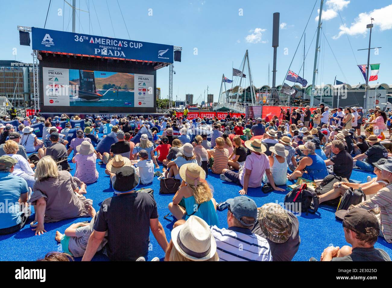 (210116) -- BEIJING, Jan. 16, 2021 (Xinhua) -- Spectators watch during the first day's competition at the America's Cup challenger series in Auckland, New Zealand, on Jan. 15, 2021. (COR36/Studio Borlenghi/Handout via Xinhua) Stock Photo