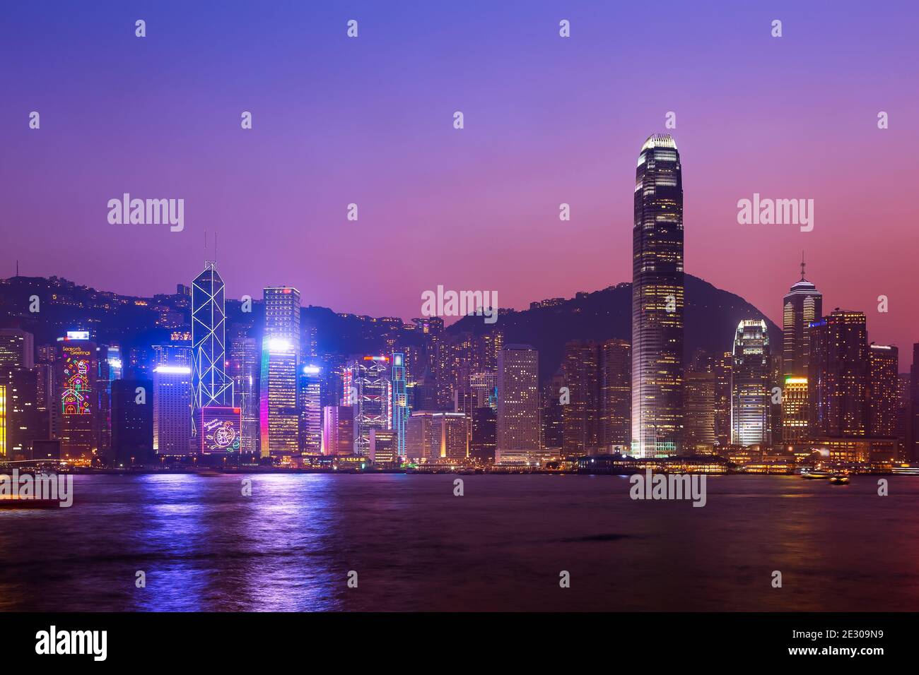 Victoria harbour during twilight, Hong Kong, China Stock Photo