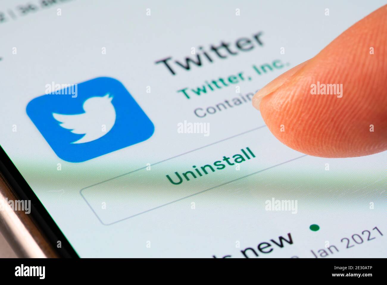 Close-up view of uninstalling Twitter app on a smartphone Stock Photo