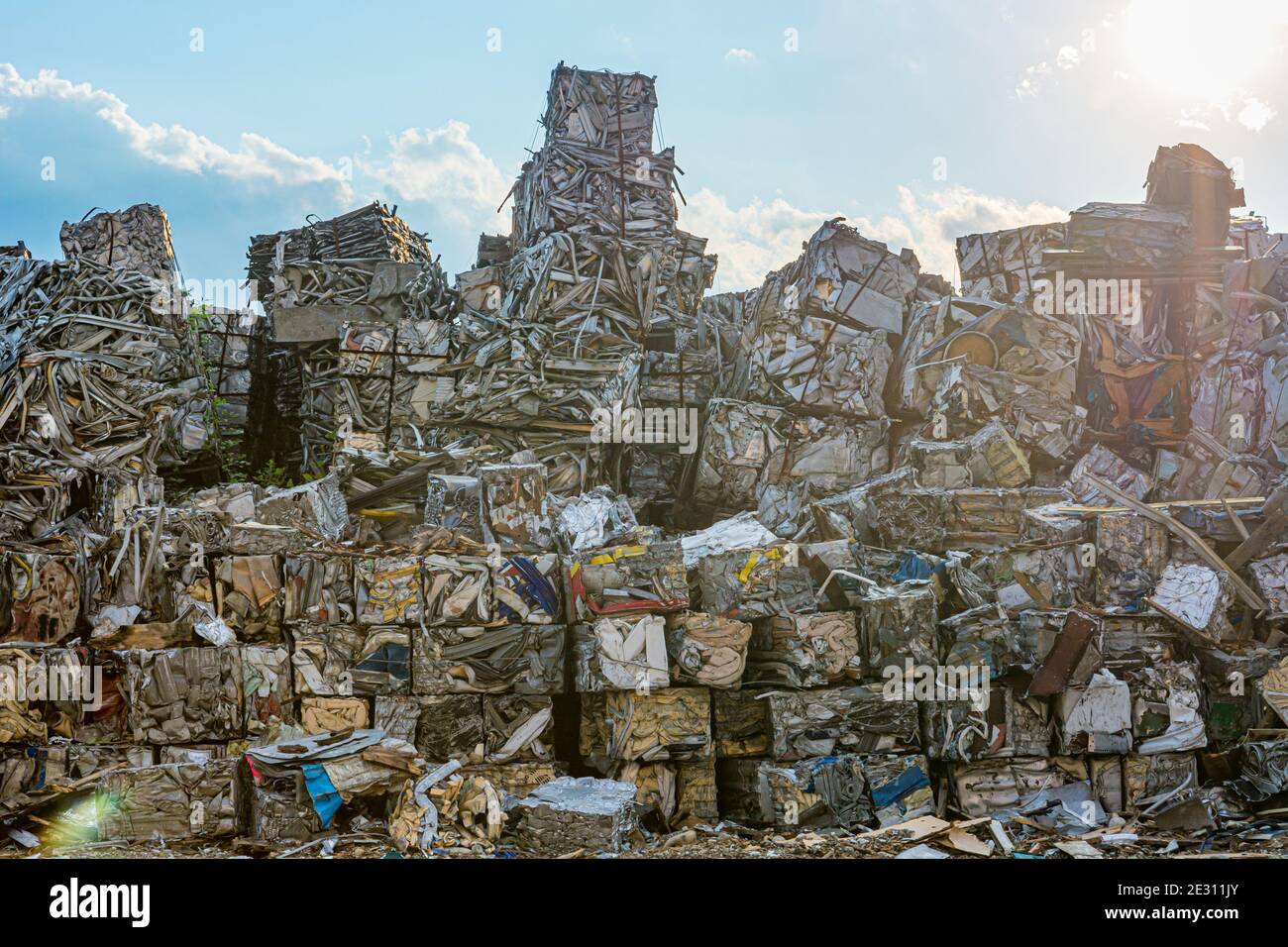 Large piles of scrap metal hi-res stock photography and images - Alamy