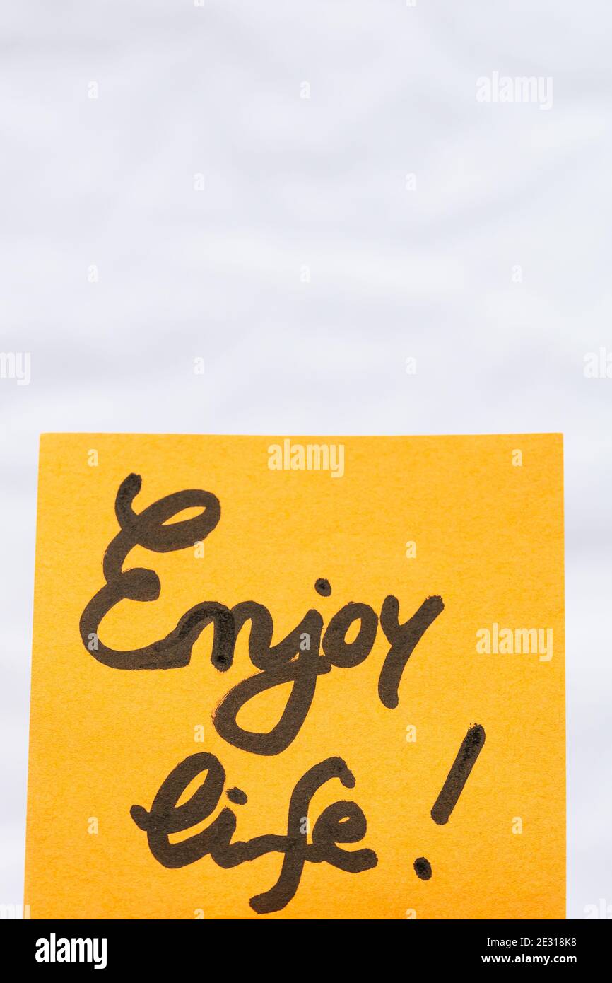 Inspiration concept, four yellow sticky notes stuck across wall with  motivational messages to never forget to dream big, never give up and stay  positi Stock Photo - Alamy