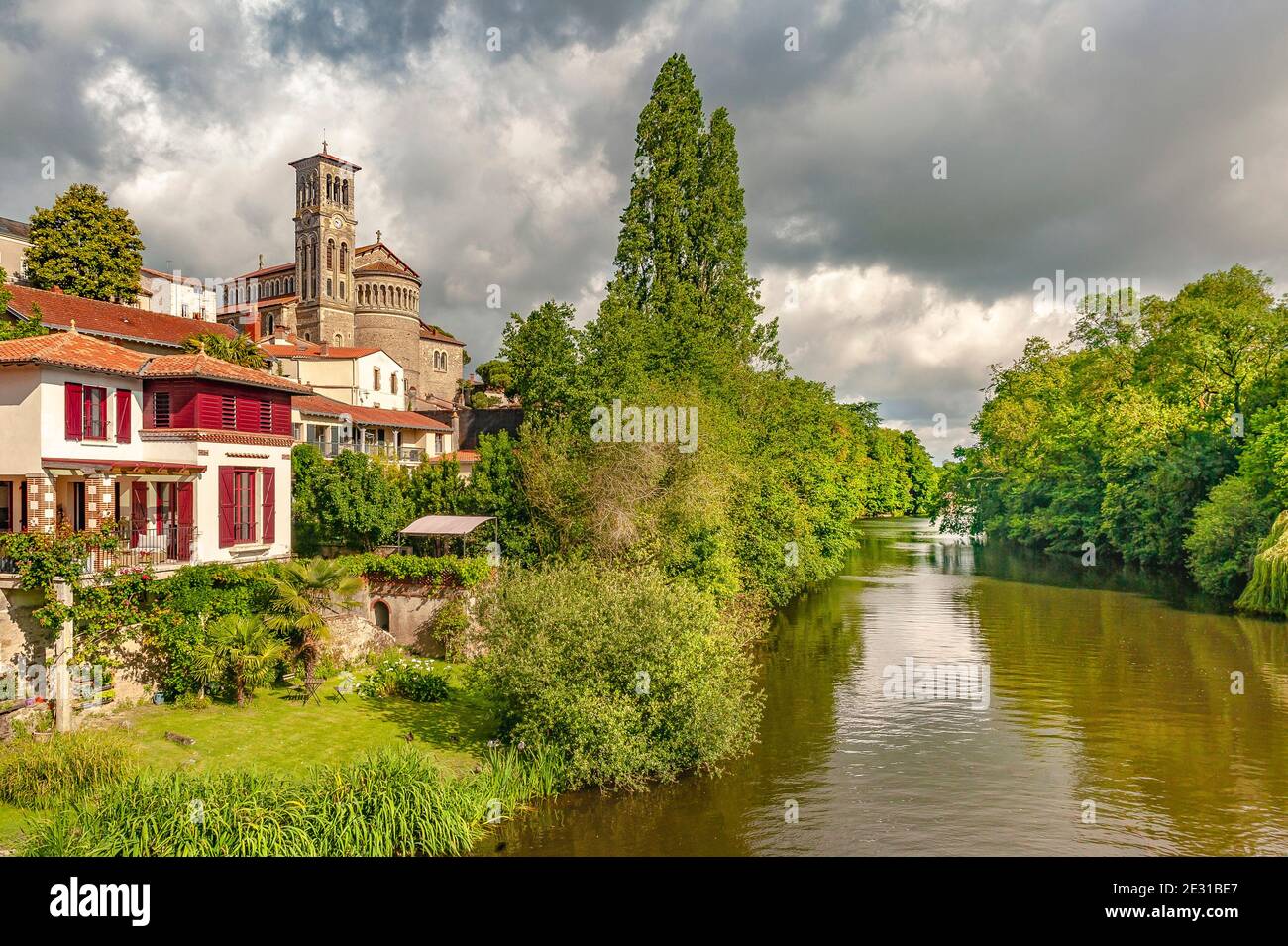 The old town of Clisson with houses bordering the Sèvre Nantaise, France Stock Photo