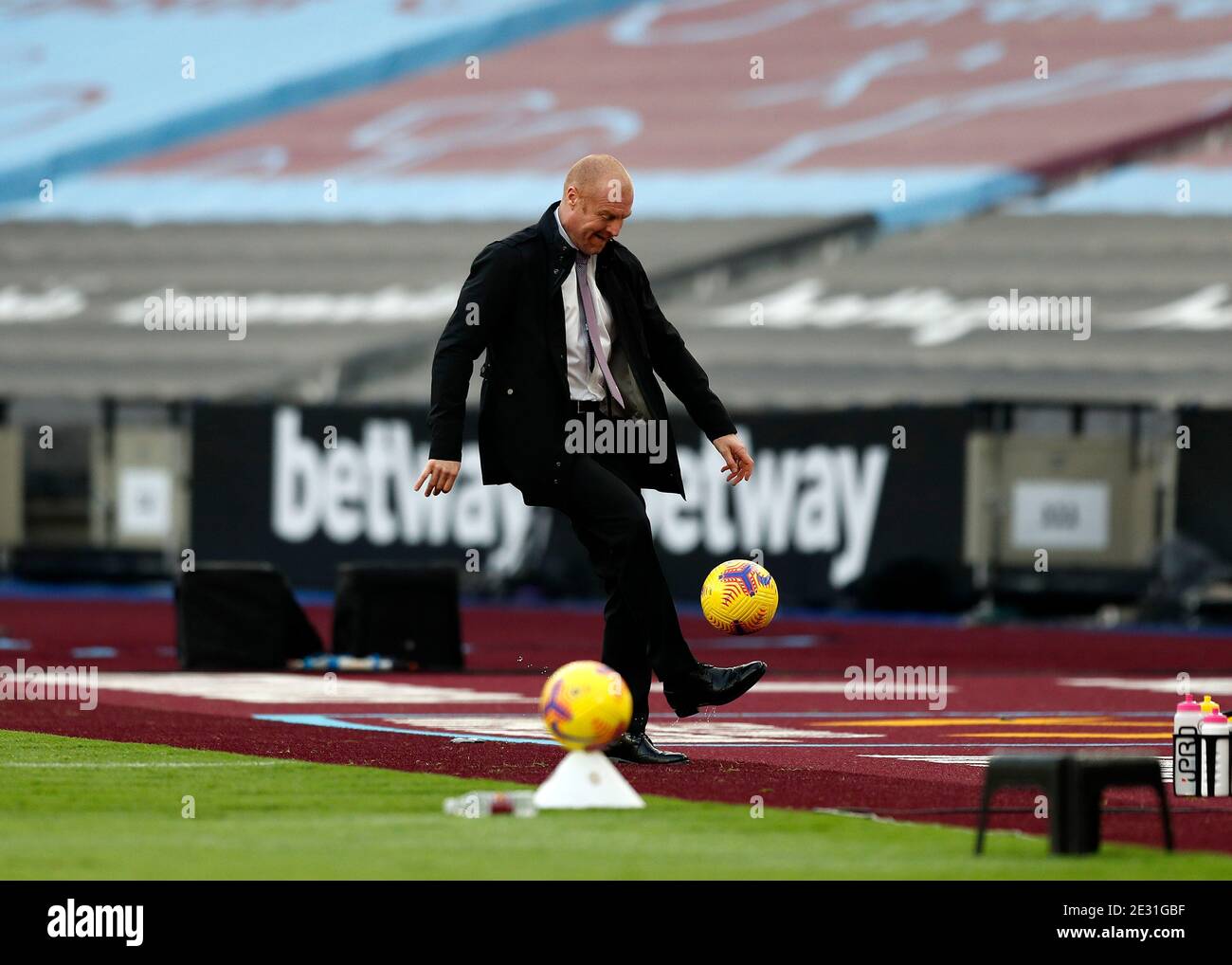 London Stadium, London, UK. 16th Jan, 2021. English Premier League Football, West Ham United versus Burnley; Burnley Manager Sean Dyche doing keepie uppies with the match ball from the touchline during the 1st half Credit: Action Plus Sports/Alamy Live News Stock Photo