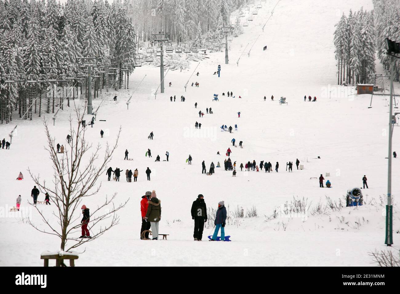 Braunlage, Germany. 16th Jan, 2021. Winter sports tourists visit the  Wurmberg. Although the ski lifts are out of service, many people came to  the slopes and toboggan runs. Credit: Matthias  Bein/dpa-Zentralbild/dpa/Alamy Live