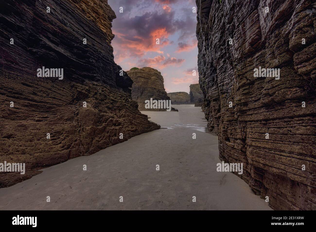 Playa De Las Catedrales En Ribadeo, EspaÃ±a Stock Photo - Alamy