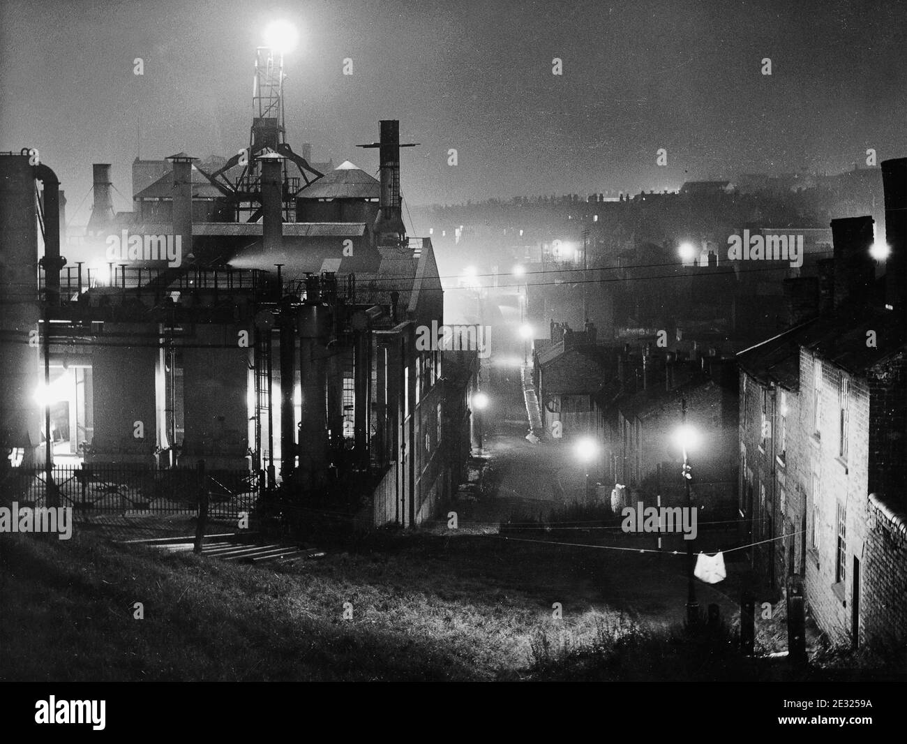 Dudley Gas Works in the Black Country, West Midlands, Britain, Uk 1953. Taken from Prospect Row looking down on Spring Gardens Stock Photo