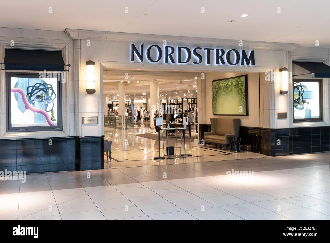 Nordstrom mens store hi-res stock photography and images - Alamy