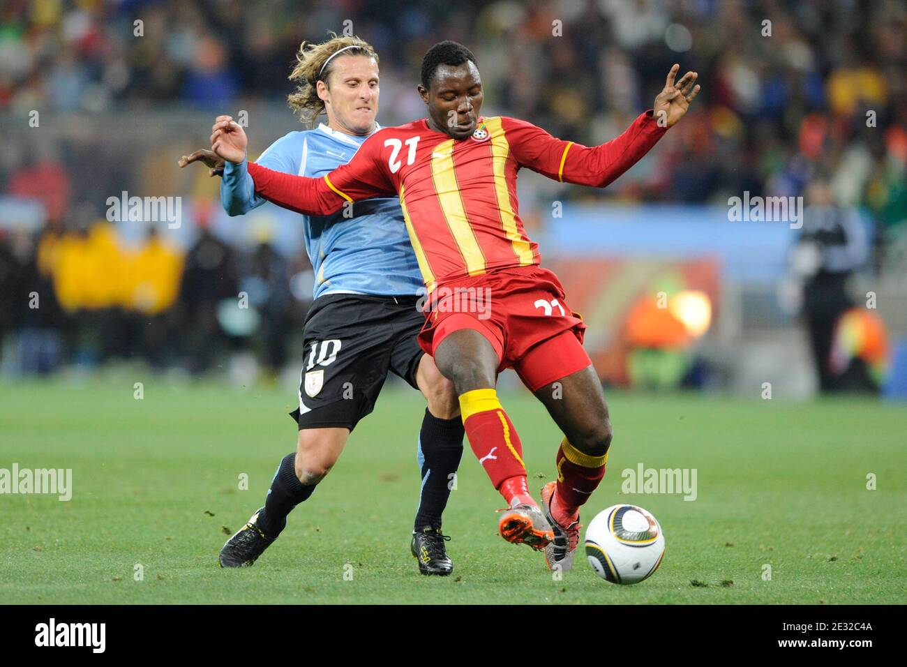 Ghana's Kwadwo Asamoah battles for the ball with Uruguay's Diego Forlan during the 2010 FIFA World Cup South Africa, Quarter Final, Soccer match, Ghana vs Uruguay at Soccer City football stadium in Johannesburg, South Africa on July 2nd, 2010. Uruguay won 1-1 (4p to 2). Photo by Henri Szwarc/ABACAPRESS.COM Stock Photo