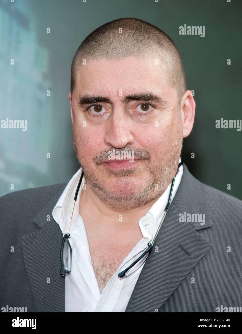 alfred molina pink dress brain empty just alfred molina in a pink tutu and a tiara in pink panther 2   @mimiscappinisideblog on Tumblr