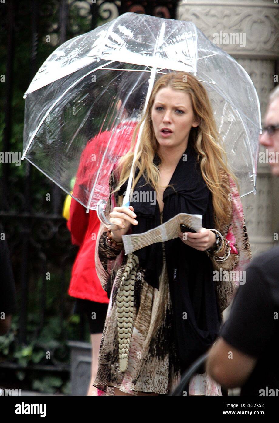 'U.S actors Blake Lively, Leighton Meester, Chace Crawford and Katie Cassidy are filming a new episode of the TV series ''Gossip Girl'' season 4 in The Upper West Side in New York, NY on July 14, 2010. Photo by Charles Guerin/ABACAPRESS.COM' Stock Photo