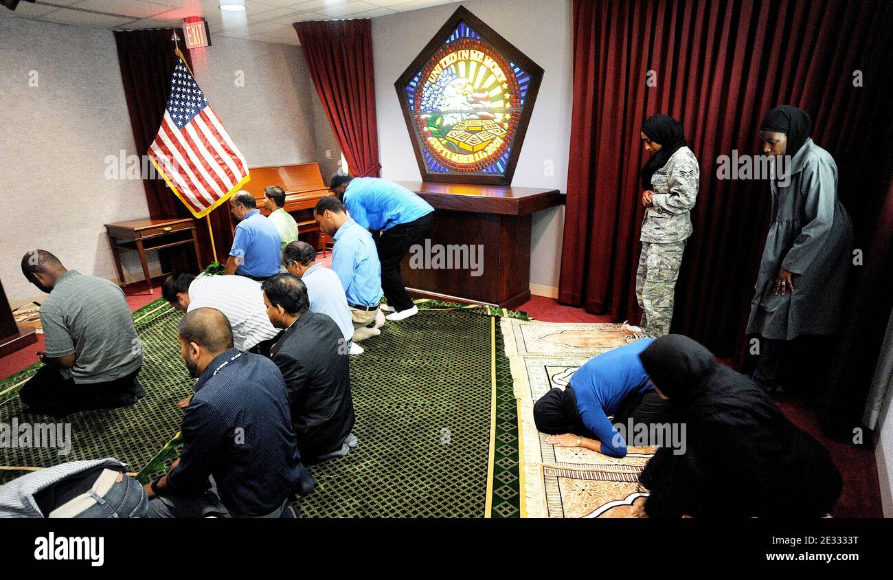 Pentagon Invocation Muslim Pentagon employees pray in the non-denominational Memorial ...