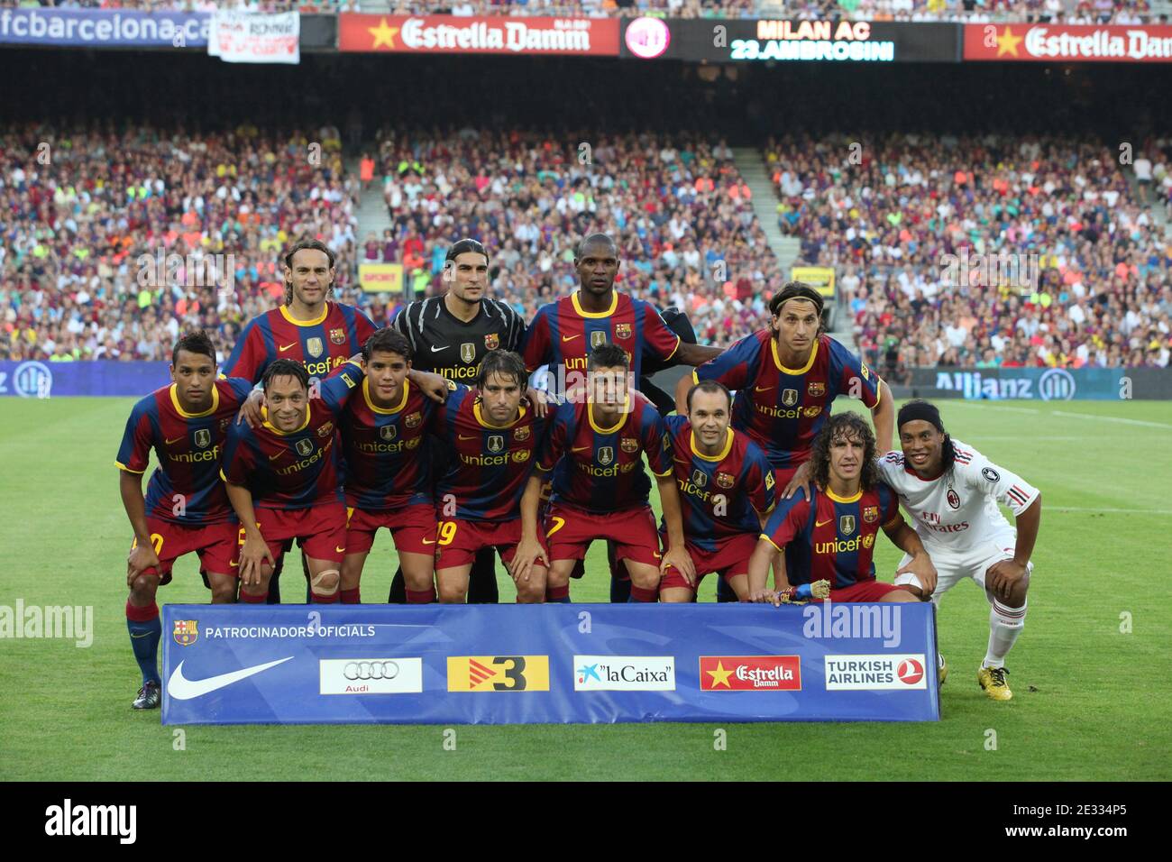 Barcelona's Team and Milan's Ronaldinho pose for photographers prior the  45th Joan Gamper Trophy Soccer match, FC Barcelona vs AC Milan at Camp Nou  in Barcelona, Spain, on August 25, 2010. Photo