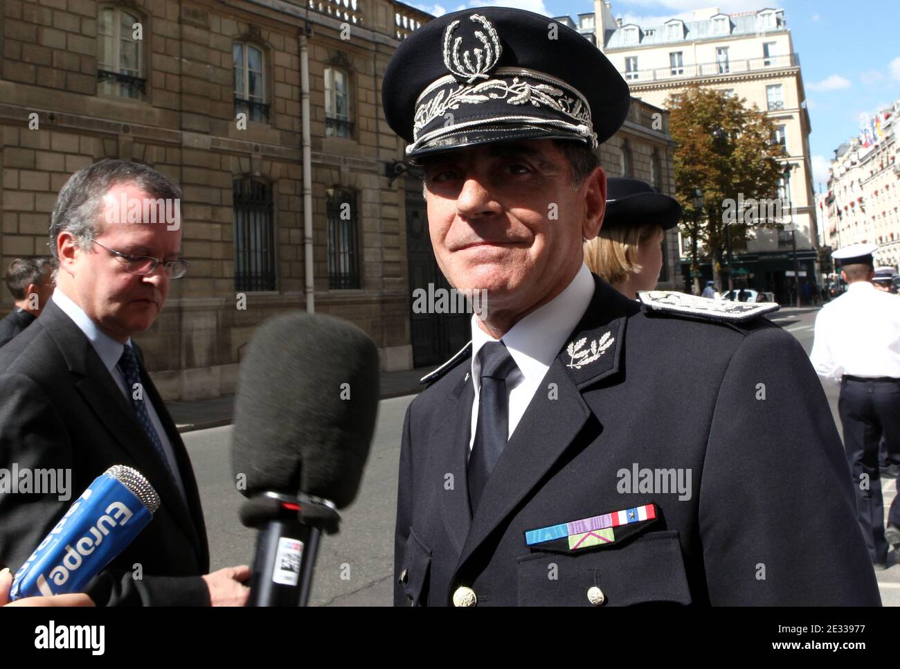 Departmental director of the law and order, Jean-Claude Borel-Garin (C) and  policemen assaulted in Tarterets, answers to journalists after a meeting  with french President, Nicolas Sarkozy at Elysee Palace in Paris, France
