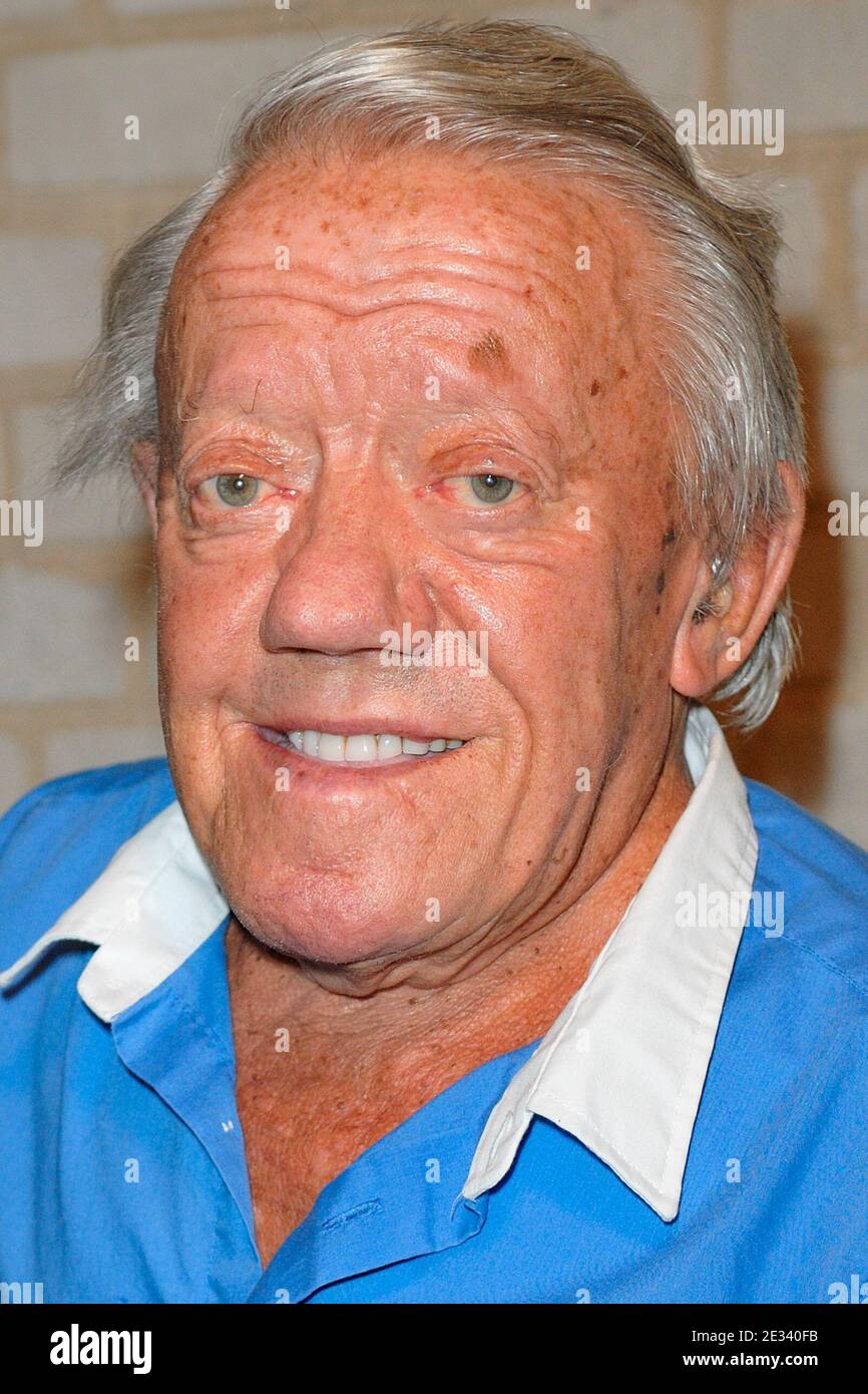 British dwarf actor Kenny Baker (Kenneth George Baker), also known as the man inside R2-D2 in the popular Star Wars film series, attends a portrait session at the Kantina Restaurant, during the Paris Manga event, on September 18, 2010 in Paris, France. Photo by Nicolas Genin/ABACAPRESS.COM Stock Photo