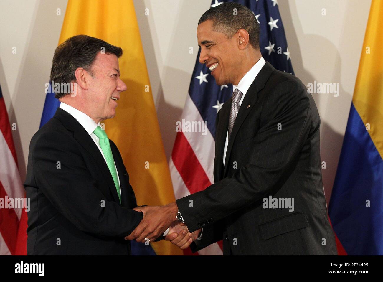 U.S. President Barack Obama (R) shakes hands with President Juan Manuel Santos Calderon of Colombia at a bilateral meeting New York City, NY, USA on September 24, 2010. Obama has been in New York since Wednesday attending the annual General Assembly at the United Nations, where yesterday he stressed the need for a resolution between Israel and Palestine, and a renewed international effort to keep Iran from attaining nuclear weapons. Photo by Spencer Platt/ABACAPRESS.COM (Pictured: Barack Obama, Juan Manuel Santos Calderon) Stock Photo