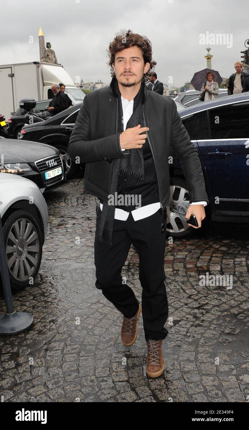 Actor Orlando Bloom arrives at the Crillon Hotel for the presentation of  Balenciaga spring-summer 2011 collection in Paris, France on September 30,  2010. Photo by Nicolas Briquet/ABACAPRESS.COM Stock Photo - Alamy