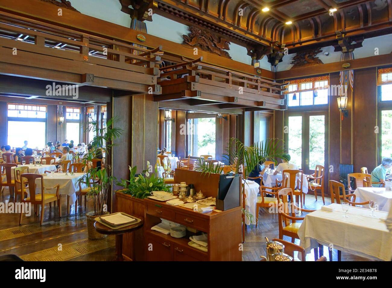 Discover the Elegant Dining Room Experience in Japanese Hotels