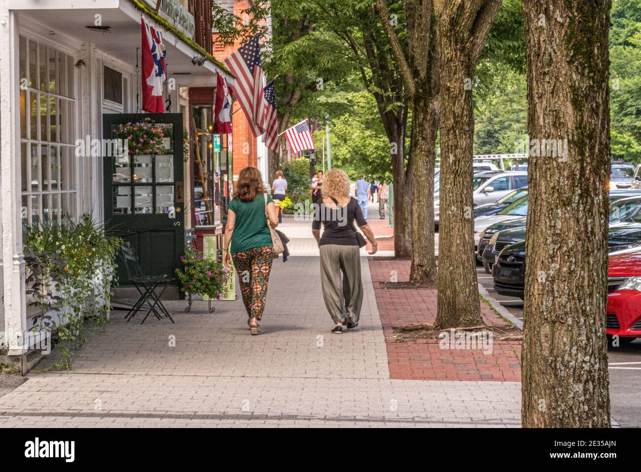 Stores and shops on Stockbridge's Main Street Stock Photo Alamy